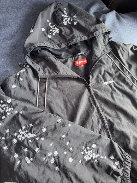 Яке ветровка Supreme glow in dark