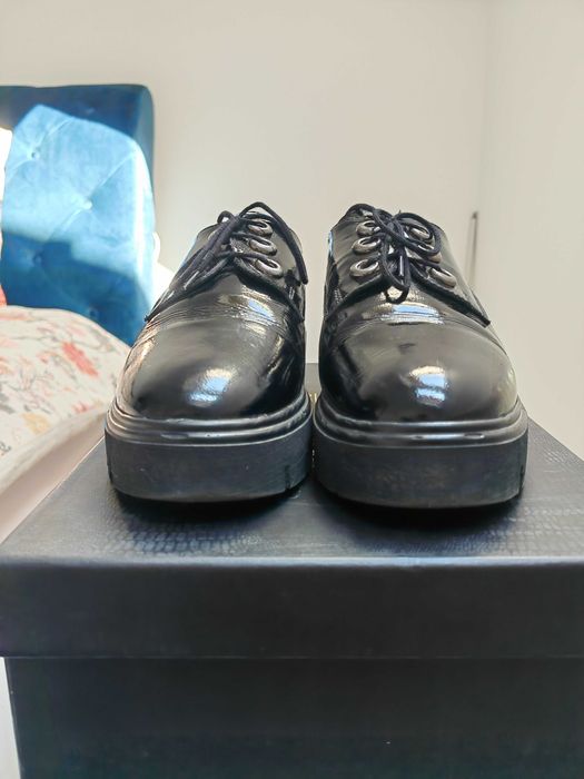 Pantofi negri femei cu sireturi