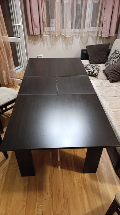 Холна секция, трапезна маса със столове и диван