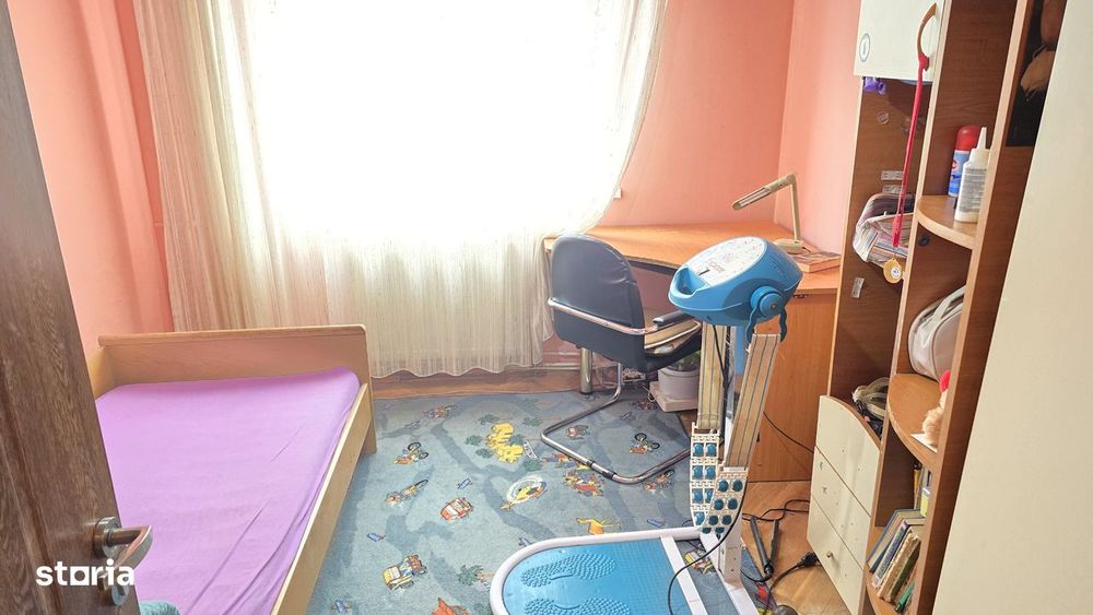 Vand apartament cu 4 camere, Deva, Crinilor, etaj 3, doua bai, balcon