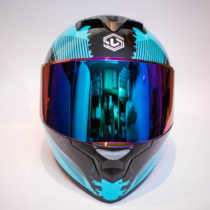 Каска за мотор пистов , скутер , ел. тротинетка др. ( Размер L 59-60 )