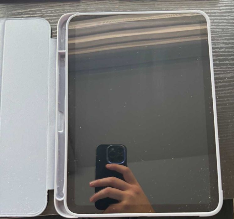 Apple IPad 10 (2022) 64GB – Ca Nou – Fără Zgârieturi – Husă Inclusă