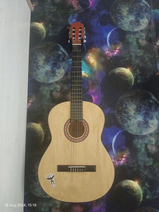 Продам класическуб гитару
