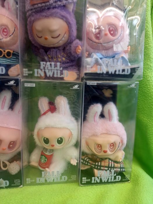 Лабубу на Pop Mart със дрехи по избор - обличат и събличат