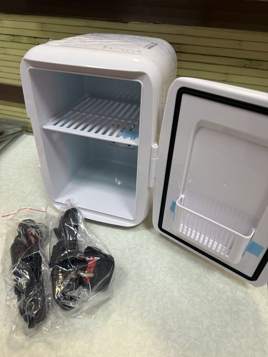 Преносим мини хладилник Russell Hobbs RH4CLR1001 4L/6