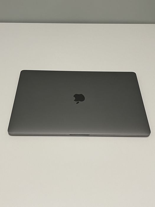 MacBook Pro A1990