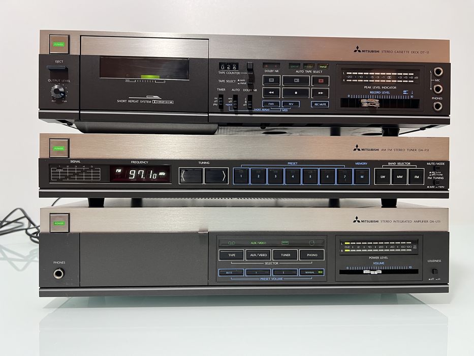 Linie Mitsubishi Amplificator DA-U51, Deck DT-51, Tuner DA-F51