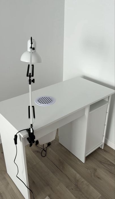 Masa manichiura alba cu aspirator incorporat