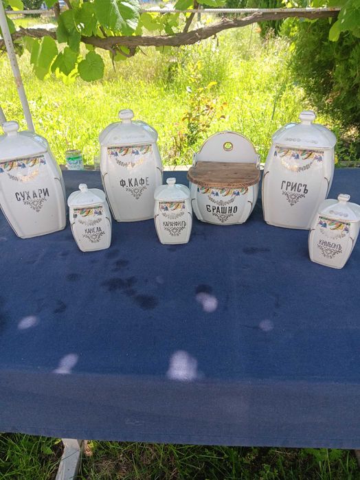 Голям масивен старинен порцеланов леген и буркани за подправки