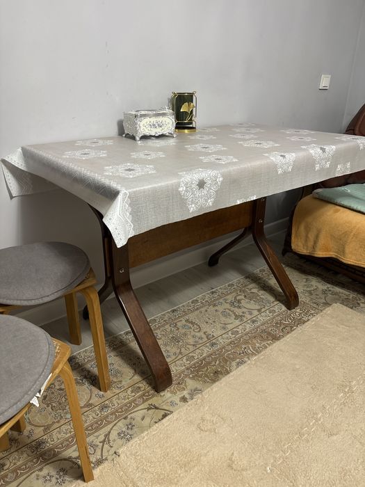 срочно продаётся 4 орындық 1 стол