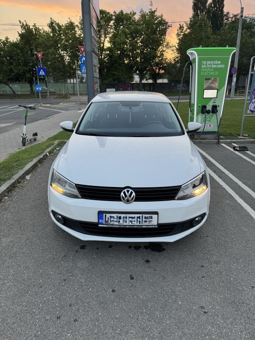VOLKSWAGEN Jetta 2012