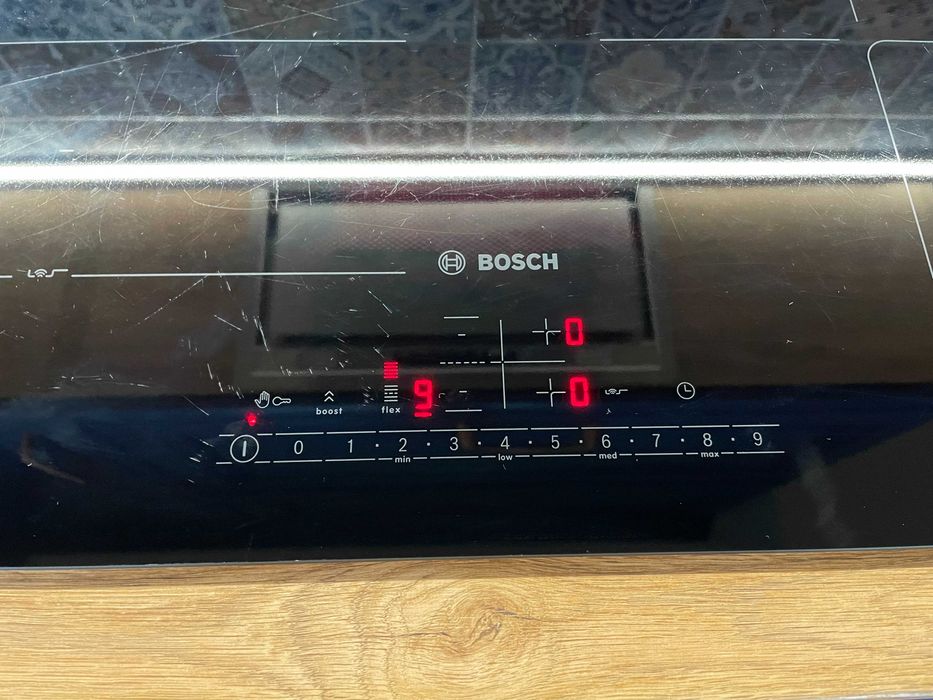 Керамичен плот за вграждане Bosch PXE611FC1E, счупено стъкло