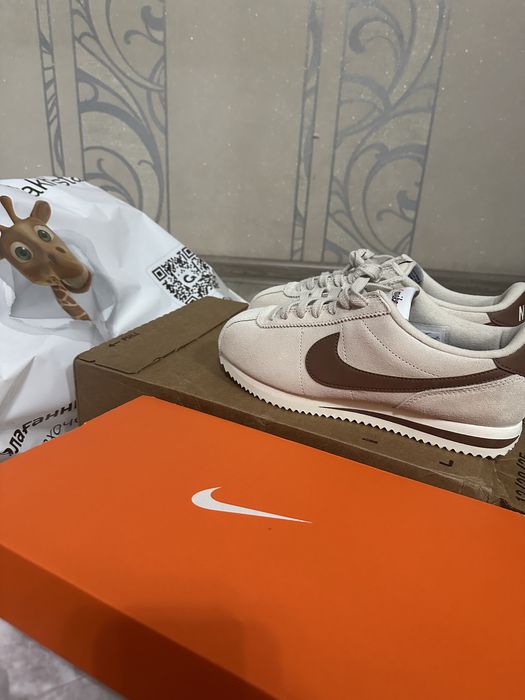 Продам Nike кроссовки 39 размер