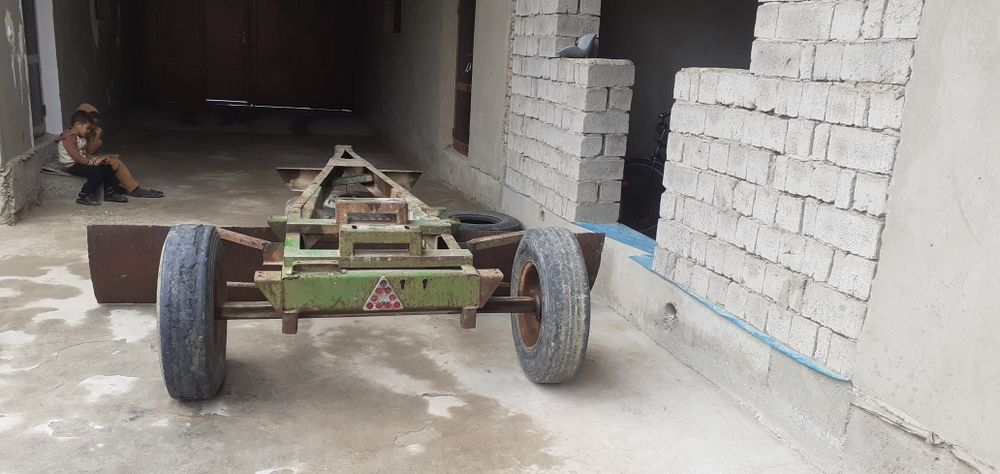 Dilnabaza sotiladi  xolati yaxshi zavodskoy rama manzil qarshi