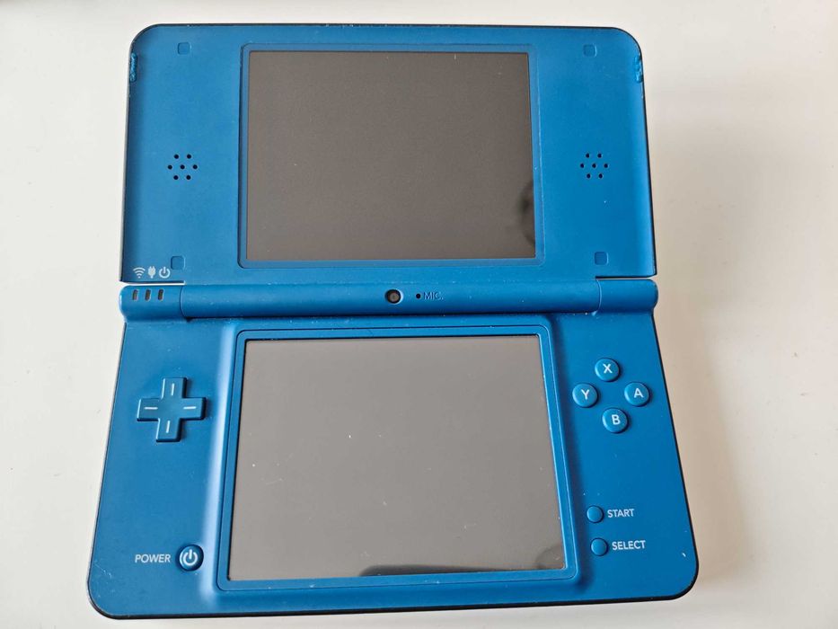 Nintendo DSi XL - качени много игри