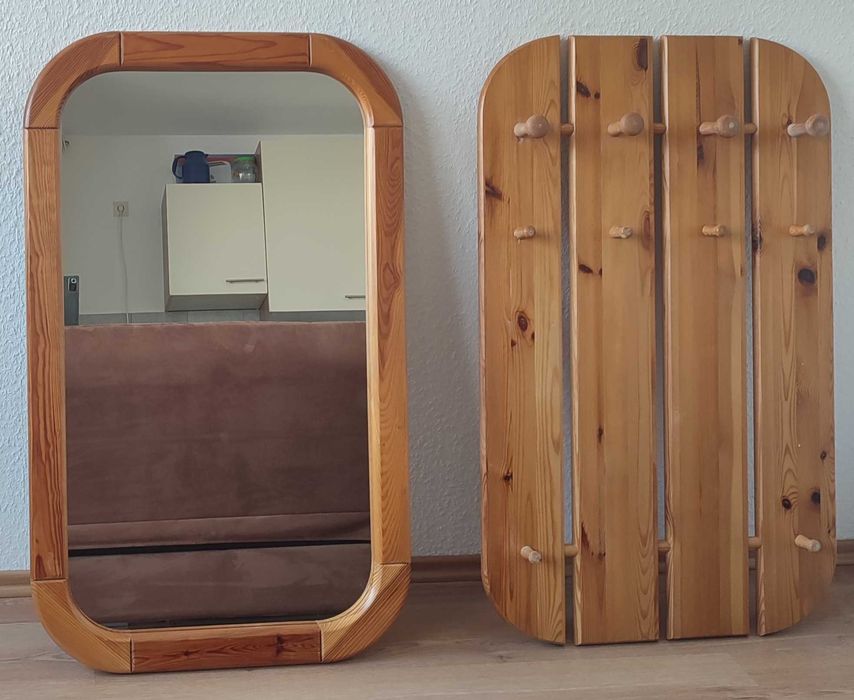 Oglinda cu rama din lemn natur