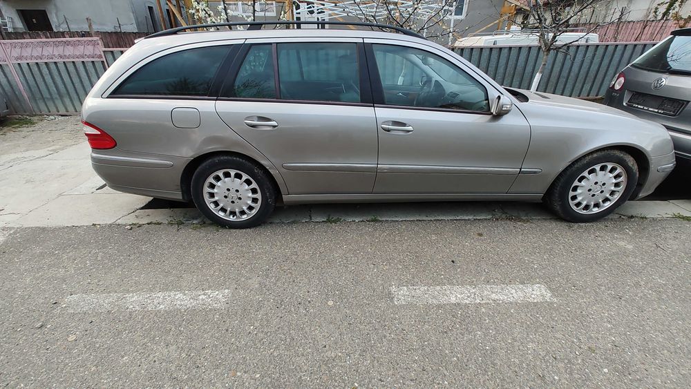 Vând Autoturism Mercedes clasa E 220