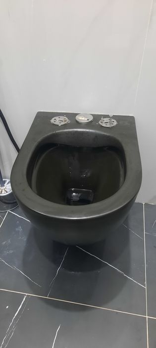 Продам унитаз подвесной  б/у