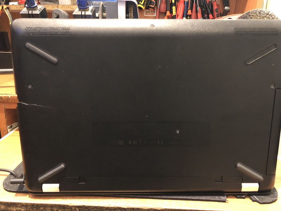 Vand Laptop HP i5 8250u,radeon m330 3gb vram, 6ram, 256hdd