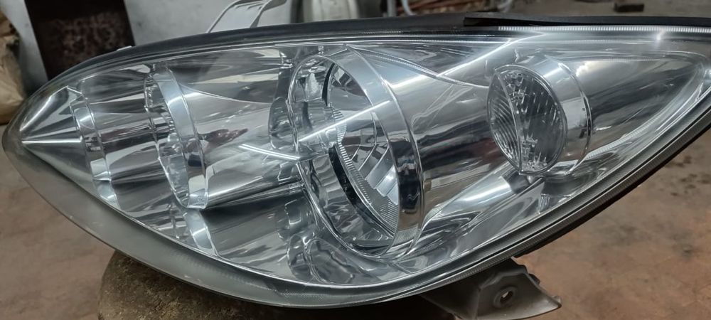 Продам фару Тойота Камри 35