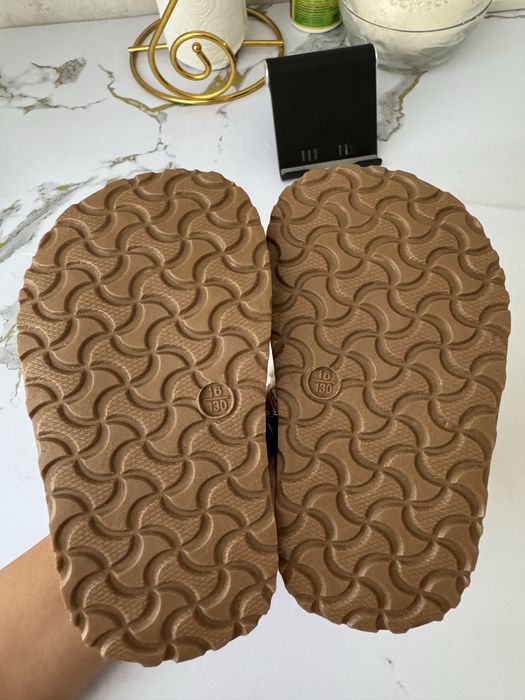 Продам угги детские новые