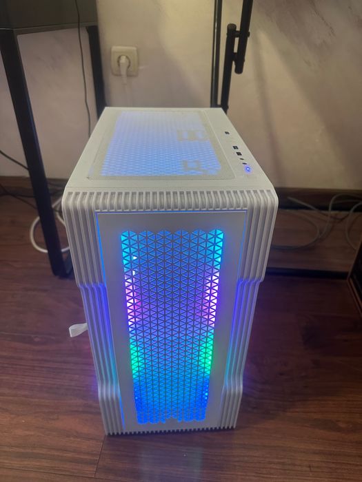Компютър ASUS нов