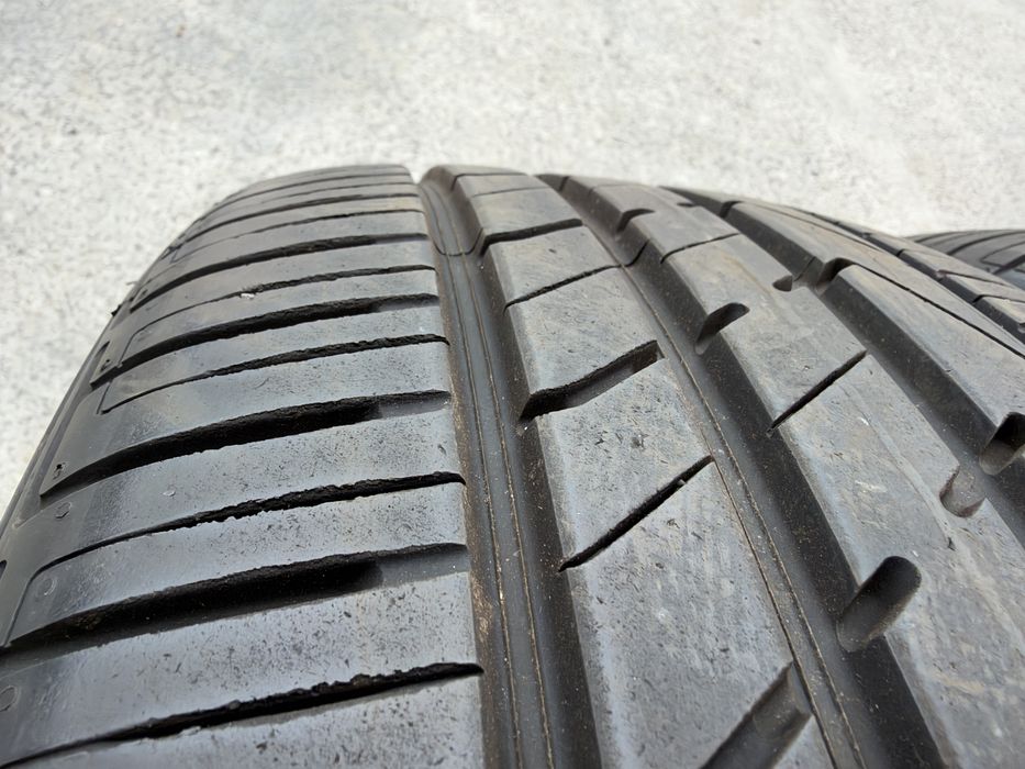 2бр. ОТЛИЧНИ Летни Гуми С Борд 235/50R/19 -HANKOOK- DOT:0922- 7.4мм.