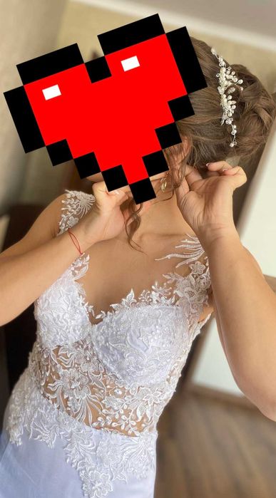 Булчинска рокля с чантичка и аксесоар за косата