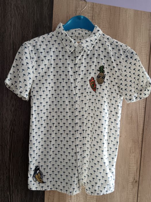 Юношеска риза.Отговаря за височина 146/152 см.