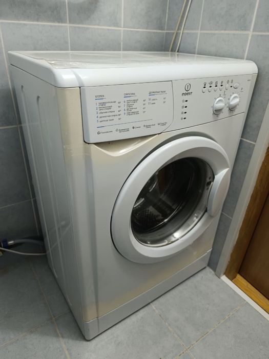 Продам машинку автомат Indesit