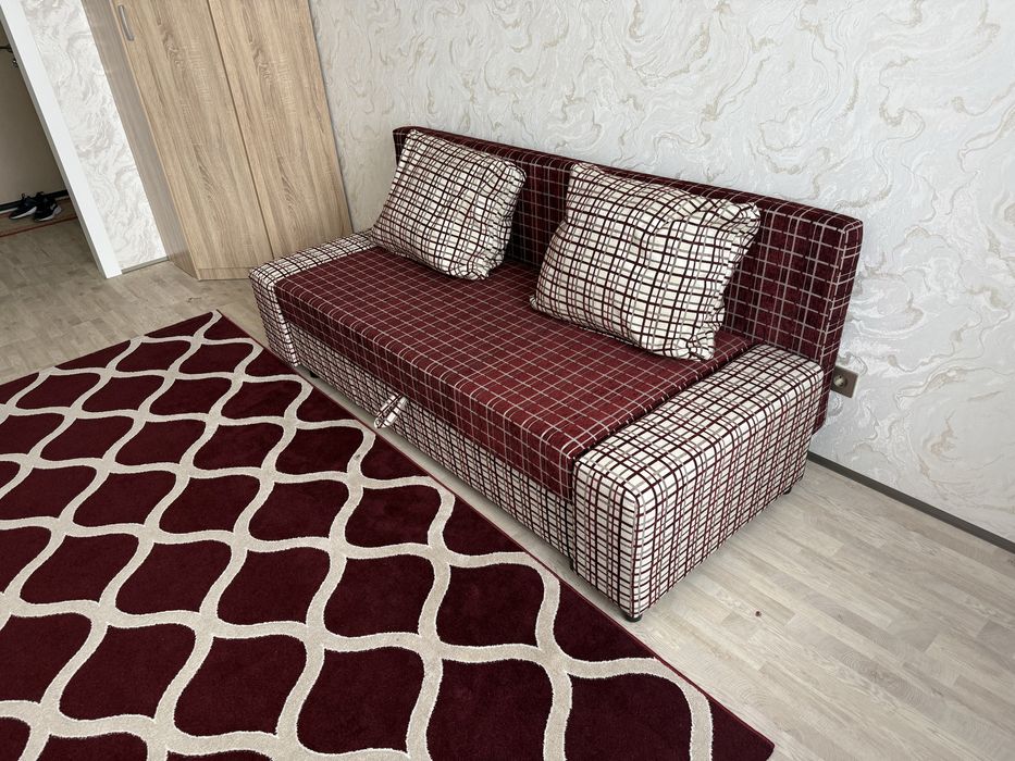 Диван ковер матрацы в отличном состоянии