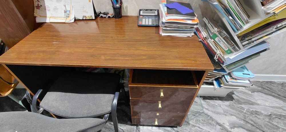 Писменный стол, книжная полка БУ