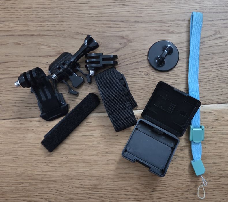 GoPro Hero 10 Black + зарядно и аксесоари