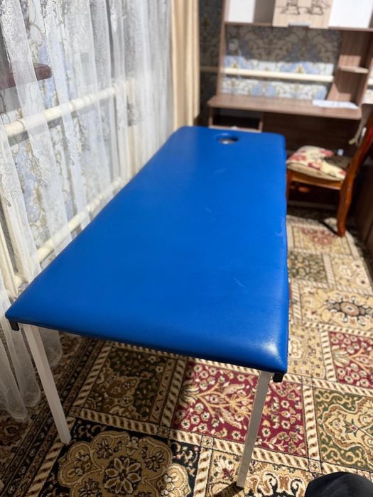 Кушетка с отверстием головы