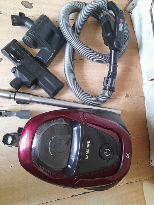 Aspirator Samsung cu telecomanda fără sac