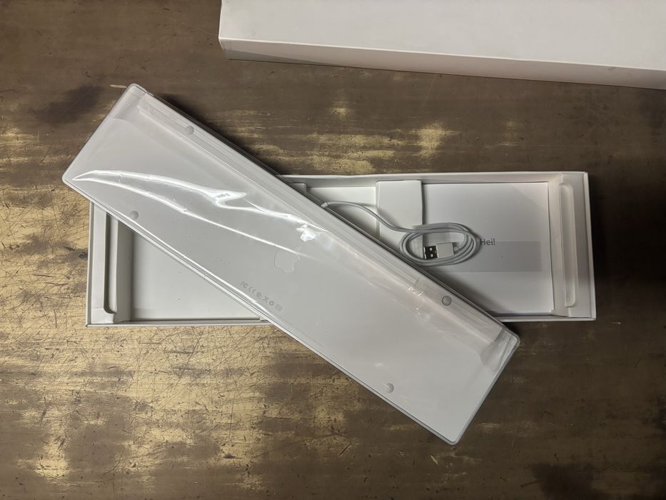 Чисто нова Apple клавиатура, неразпечатана