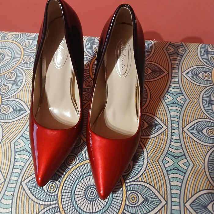 Стилни обувки на ток 10 см.