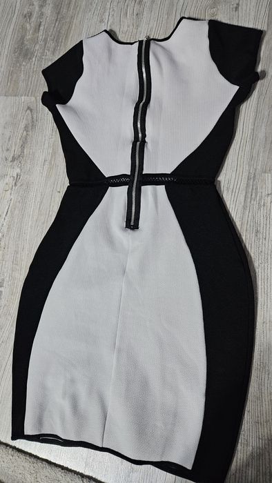 Черно бяла рокля- S размер