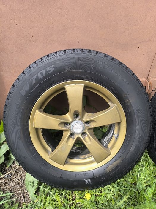 Продам резину Goform W705 215/70 R16