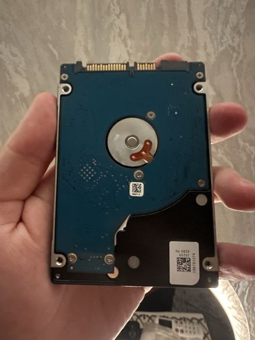 Operativka 2gb notebookdan olingan va hhd xotira 500gb