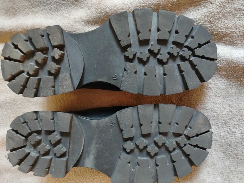 Дамски черни мокаси номер 37