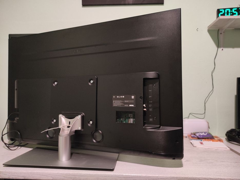 Super Televizor Smart Loewe 109 cm