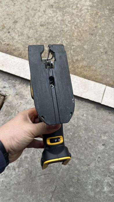 Vand Fierastrau pendular Dewalt DCS355