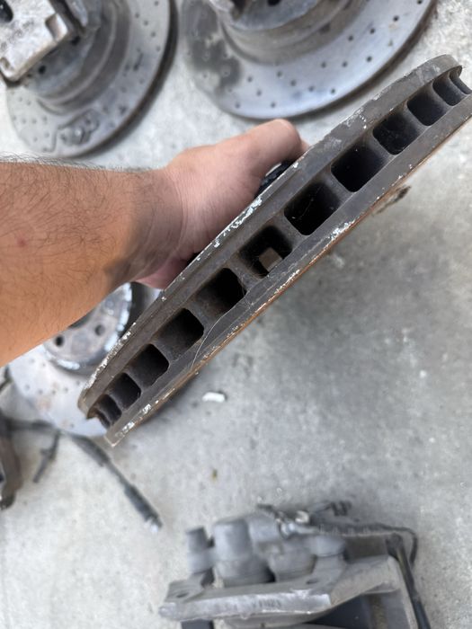 Спирачна система bmw x5 e70 5.0i бмв х5 е70 апарати дискове 5.0i