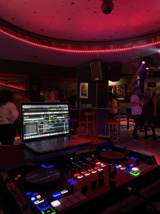 Професионален DJ за вашият щастлив повод