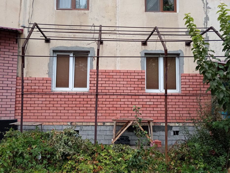 Кладка кирпич балкона