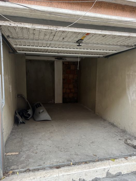 Гараж Колхозен Пазар