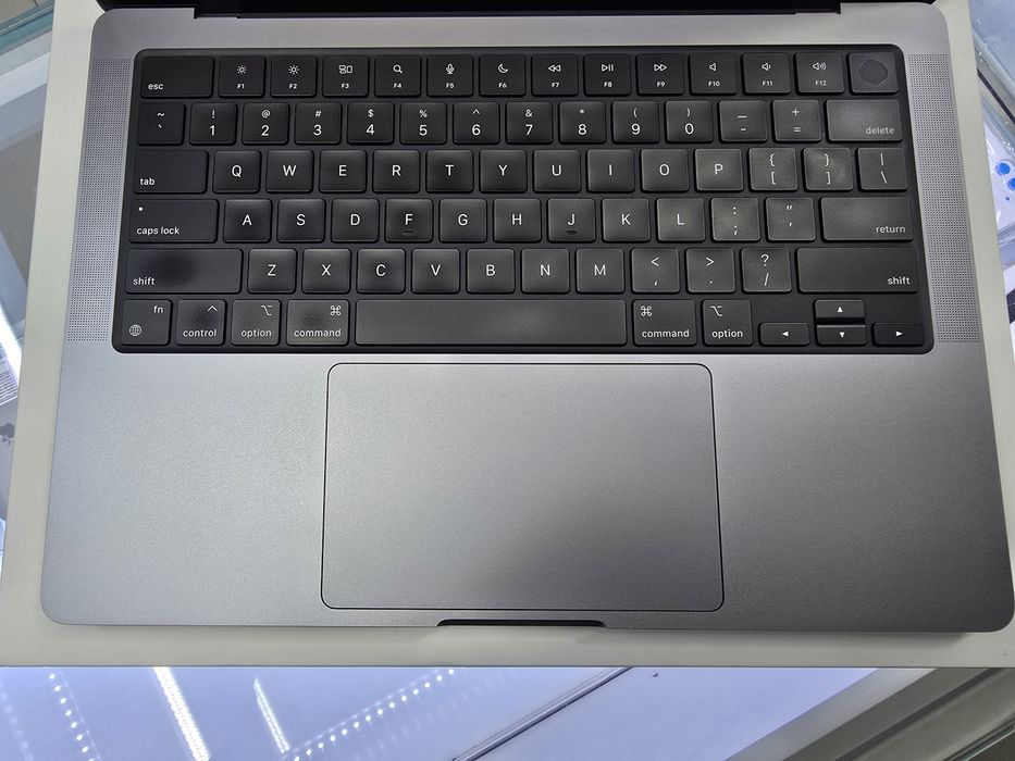 Macbook pro 14 чип M3 озу 8gb ssd1000gb A2918