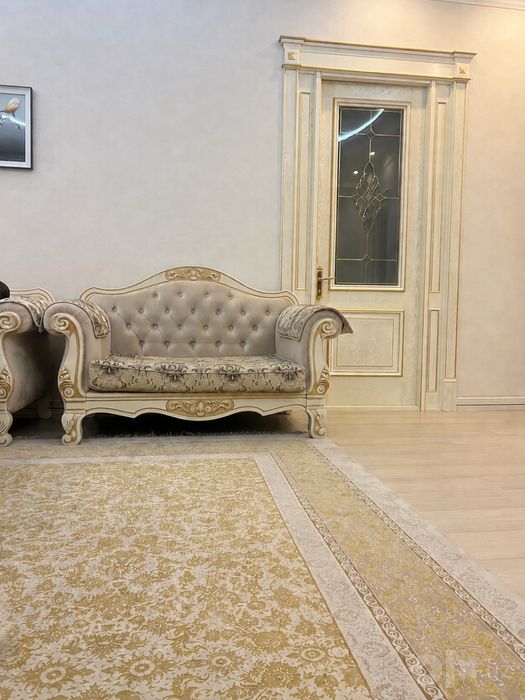 Divan Kreslo sotiladi 3 tali kamplekt srochna sostayan zòr