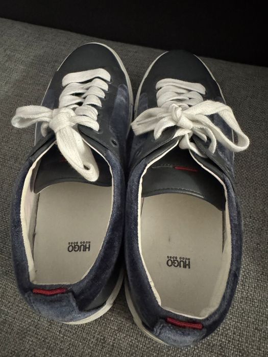 Vand adidasi , hugo boss , marimea 38 , aproape impecabili ,